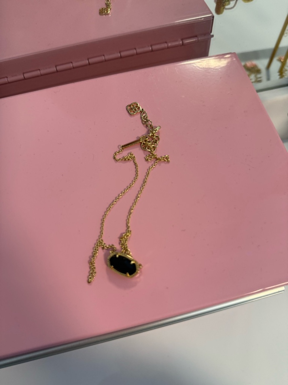 Kendra Scott Gold Chain Necklace with Black Oval Pendant GREAT CONDITION